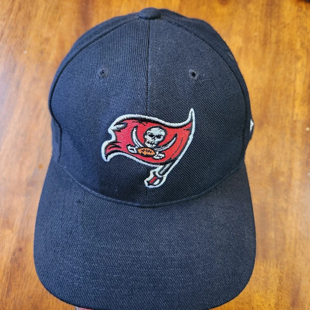 Vintage Sports Specialties Tampa Bay Buccaneers Pro Line SnapBack Hat Cap‎ Black